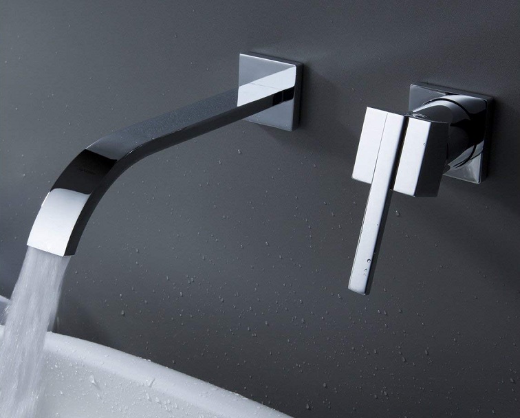 Lyon Wall Mount Single Handle Bathtub Faucet In Chrome Finish